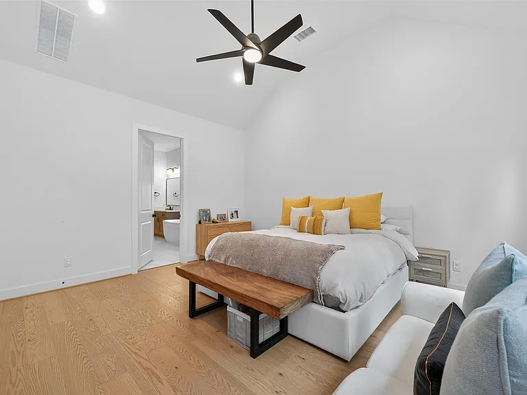 9722 Dani Lake Dr — Photo 34