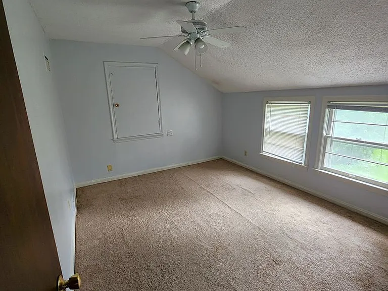 1812 SW Pembroke Ln — Photo 13