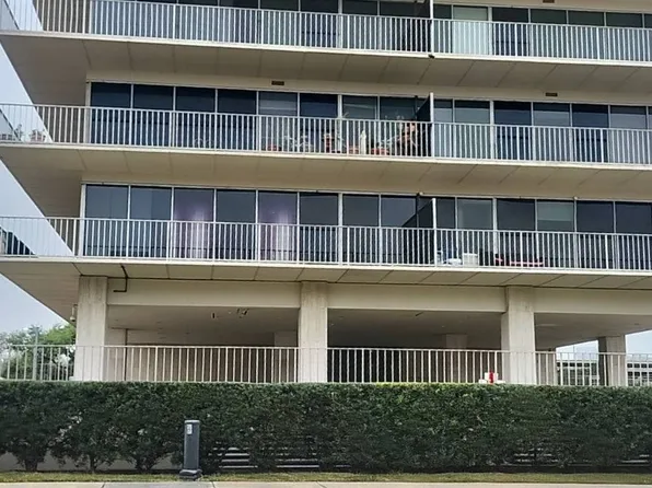 2200 Willowick Rd, Houston, TX 77027