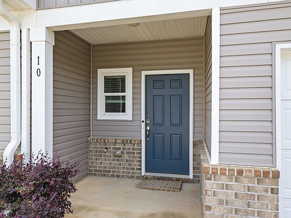 2nd image of 10 Rockshire Trl
