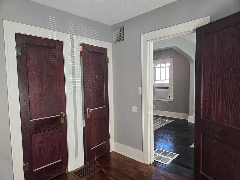 117 N Spring St — Photo 9