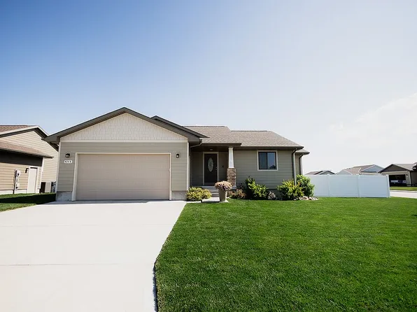 4249 Switchgrass Cir, Grand Island, NE 68803