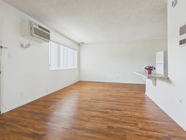 Sepulveda Manhattan Apartments — Photo 30