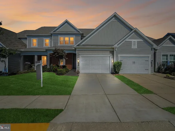 199 Long Point Dr, Fredericksburg, VA 22406