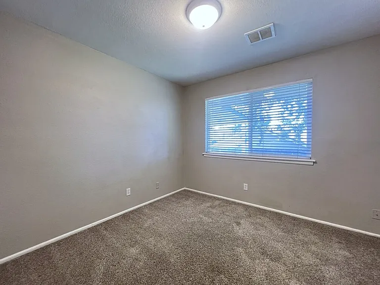 737 N Beachwood St — Photo 15