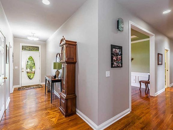 5th image of 2048 East Ct