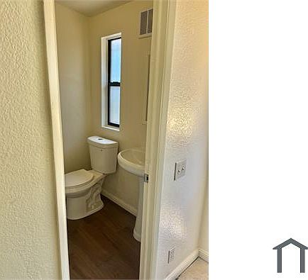 2nd image of 820 31st St #B