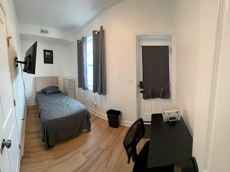 727 N Collington Ave — Photo 3