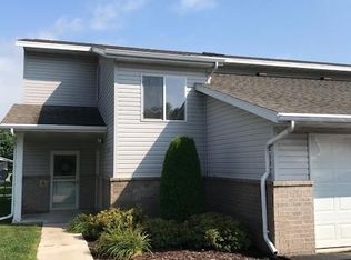 1030 S 39th St APT D, Manitowoc, WI 54220