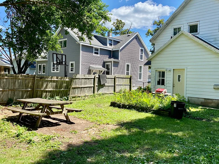 223 W Marion St — Photo 10