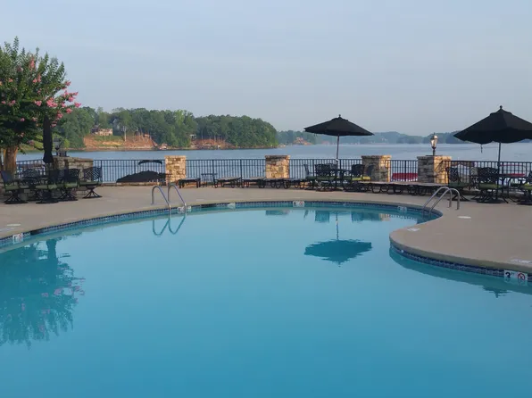 110 E Tattersall Dr, Statesville, NC 28677