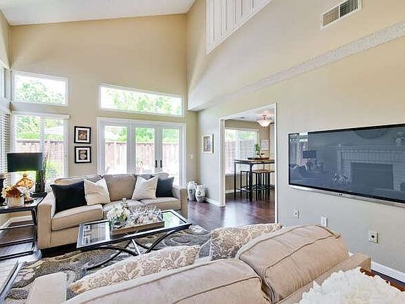3rd image of 1447 Carrington Cir
