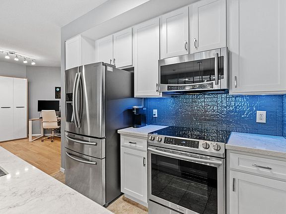 3rd image of 2540 38th Ave NE Unit 217