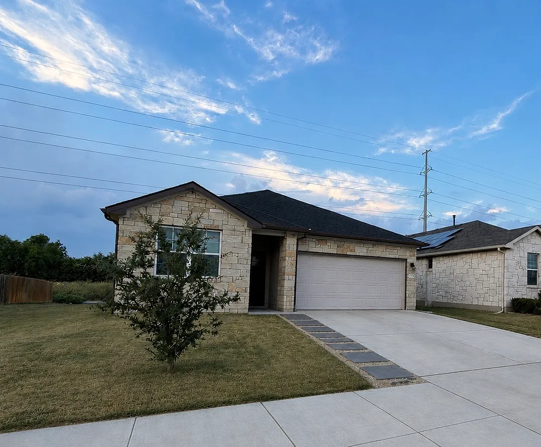 4 bed, 1825 sqft, $2,200 — Photo 1
