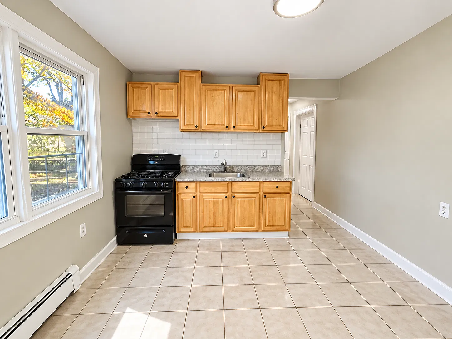 3 bed, 1200 sqft, $1,995 — Photo 2