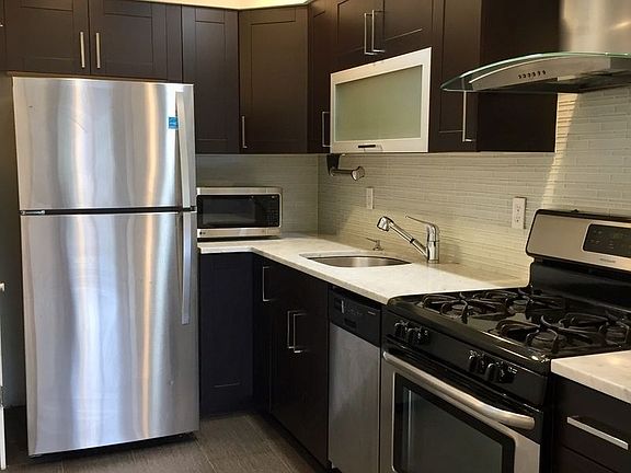 3rd image of 31-32 38th St #1A