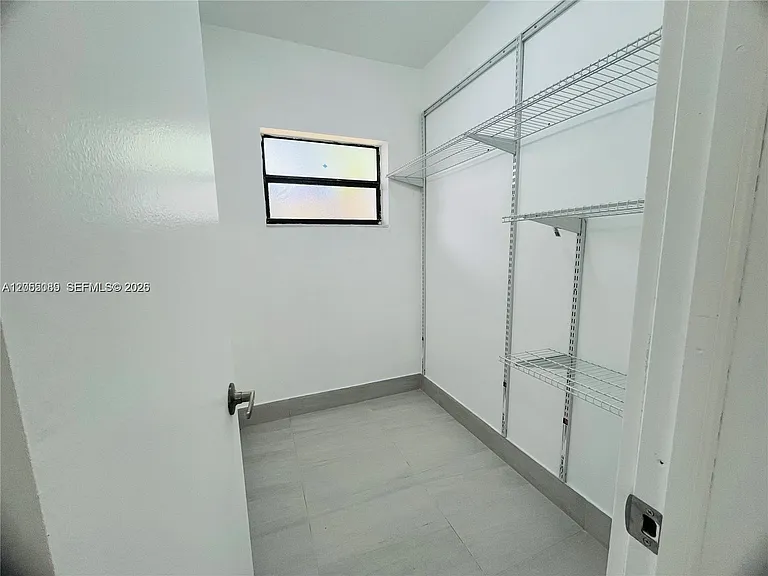 13390 NE 6th Ave #10 — Photo 7