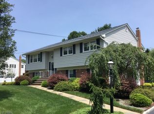 17 S Beaumont Pl, Whippany, NJ 07981