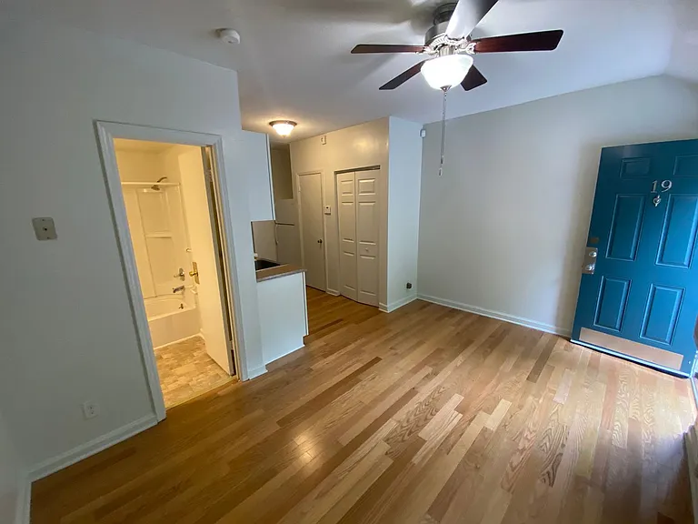 1212 W Chapel Hill St #19 — Photo 6