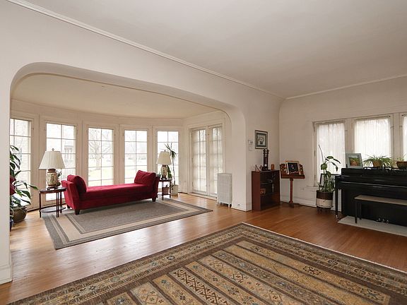 5th image of 705 Franklin Ave