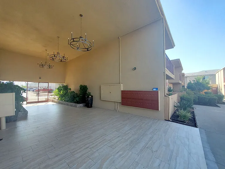 Shady Terrace — Photo 16