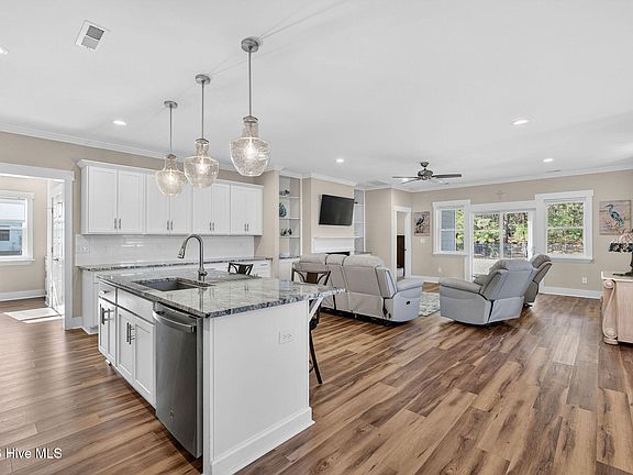 5th image of 460 Summerhouse Drive