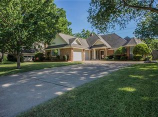 1810 Green Tree Ln, Duncanville, TX 75137