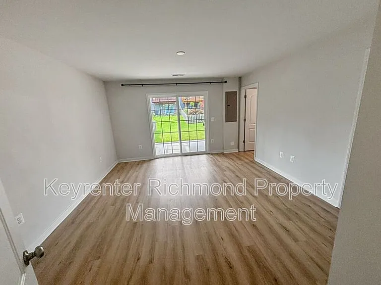 1404 Whitehurst Way — Photo 3