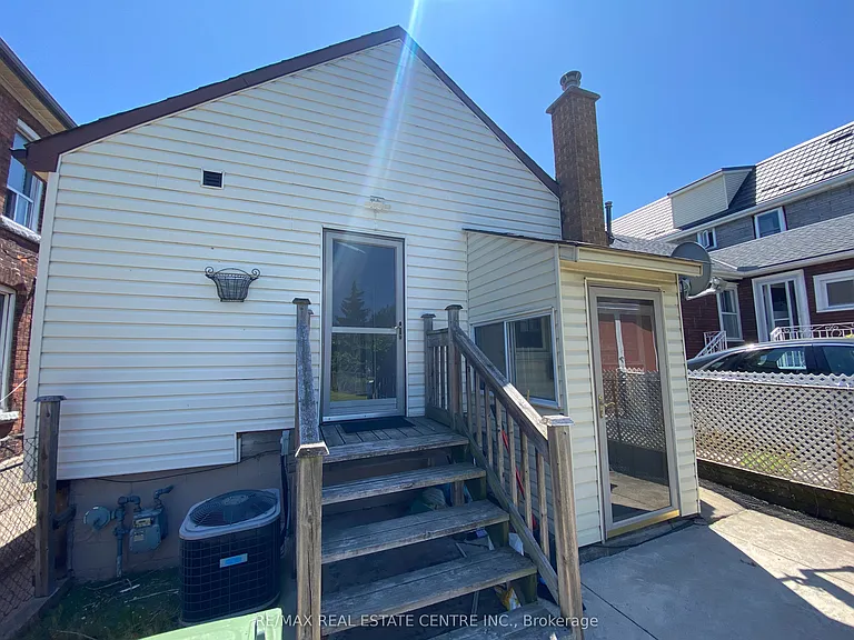 519 Catharine St N #MAIN LEVEL — Photo 16