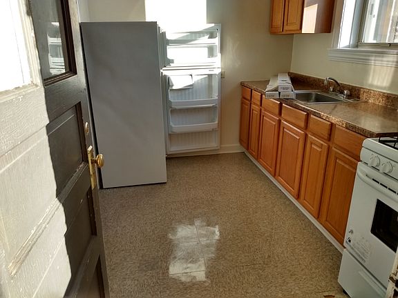 2nd image of 5536 N Campbell Ave APT 3A