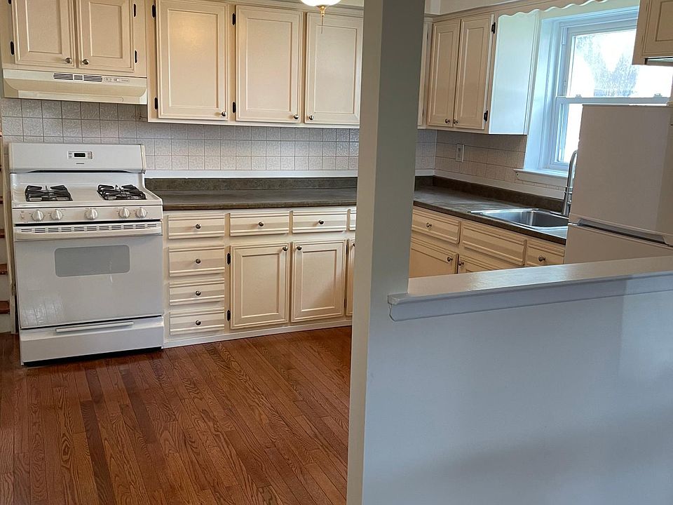 1st image of 174 Bay 13th St #1