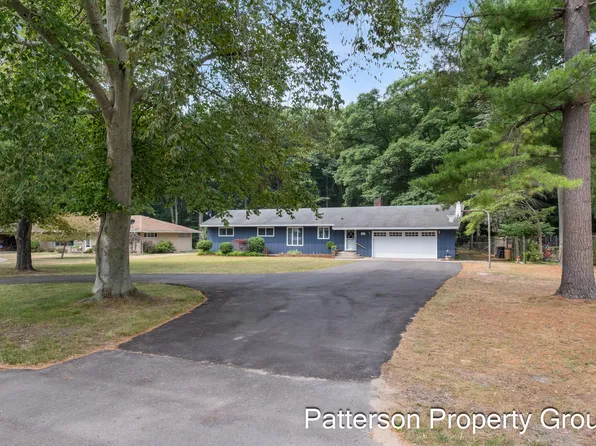 5087 Lake Harbor Rd, Muskegon, MI 49441