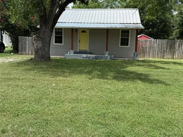 721 S Laurel Ave, Luling, TX 78648