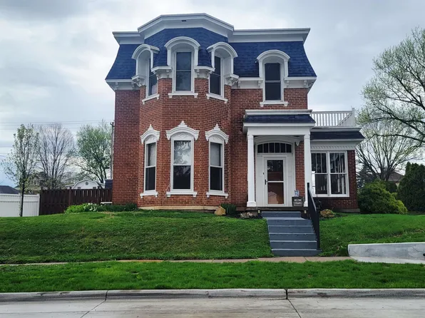 108 N 4th St, Bellevue, IA 52031