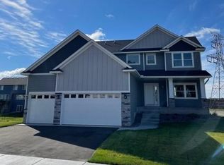 428 Collova Dr, Vadnais Heights, MN 55127