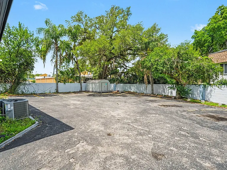 9208 N Connechusett Rd #C — Photo 27