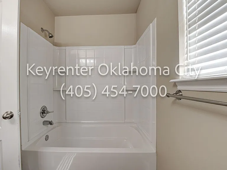 629 E Linden Ln — Photo 24