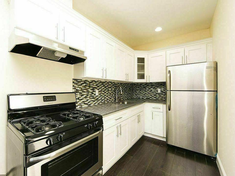 1st image of 406 Tompkins Ave #F4