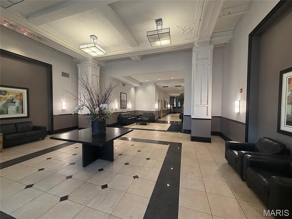 1 bed, 1.0 bath, 1053 sqft, $1,250 — Photo 3