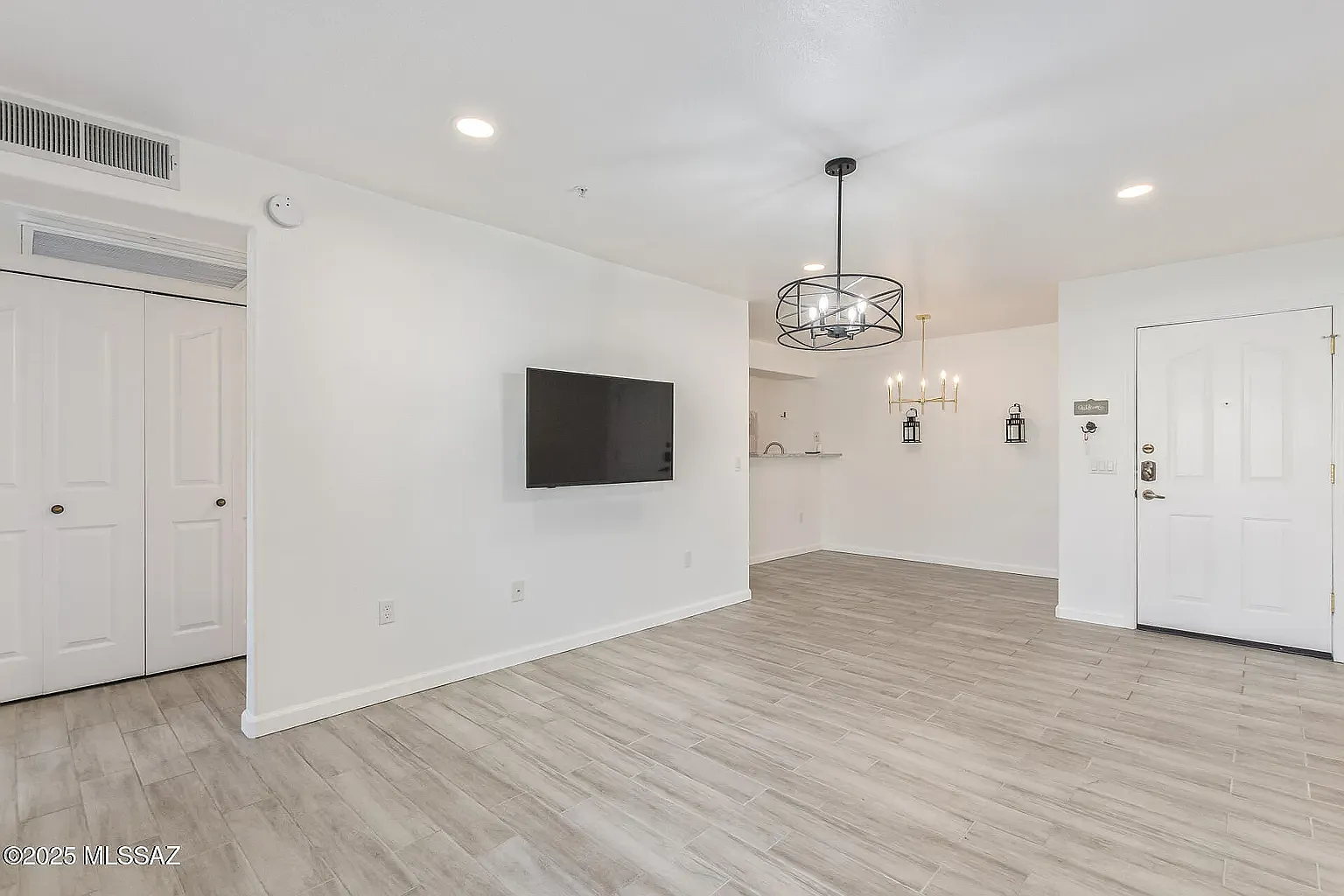 1 bed, 701 sqft, $1,300 — Photo 2