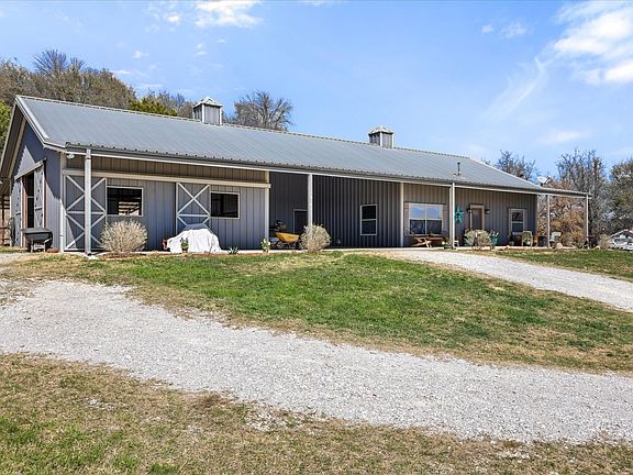 4th image of 920 Horsemans Dr