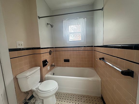 5th image of 17 Mitchell Ave #1
