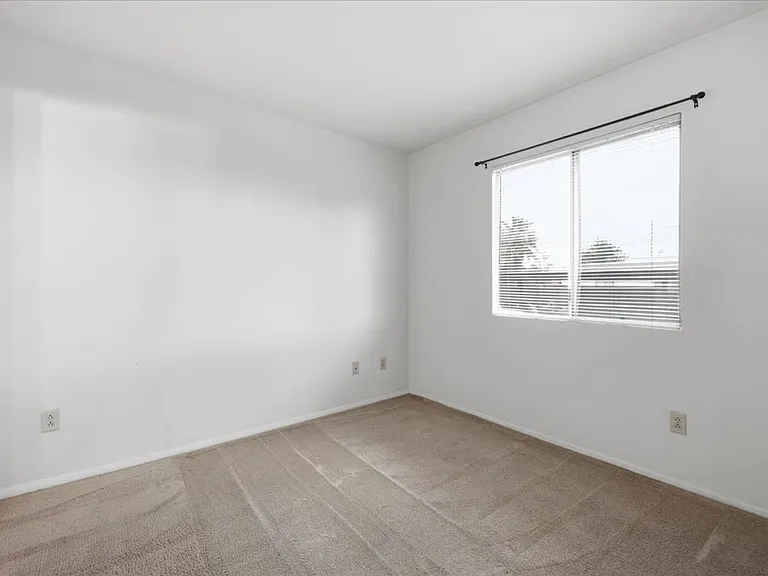 1810 E Blacklidge Dr #818 — Photo 13