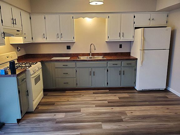 4th image of 519 W Superior St
