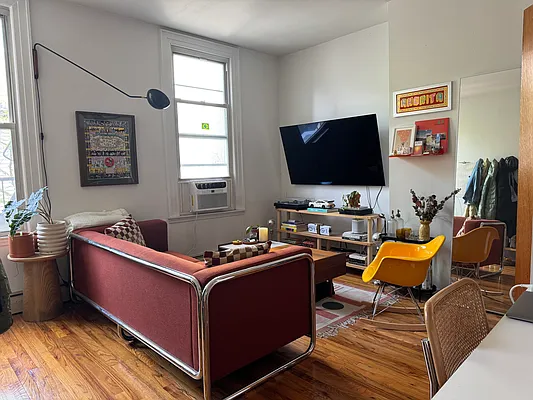 Rented by LDMI Realty Group LLC | media 11