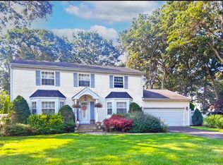 57 Northumberland Dr, Shoreham, NY 11786