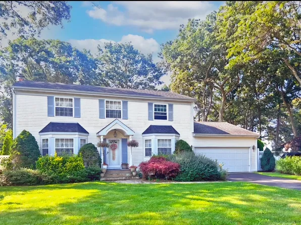 57 Northumberland Drive, Shoreham, NY 11786