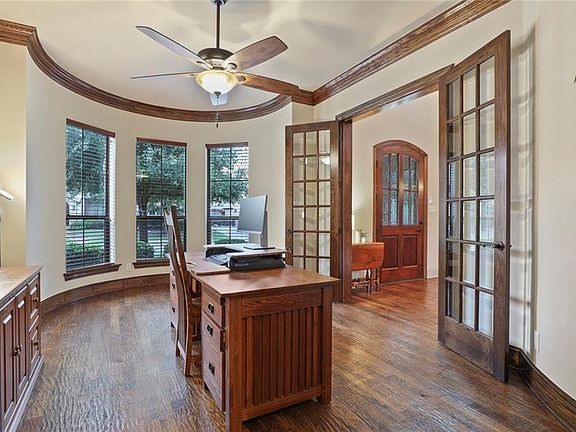 5th image of 1319 Twin Knoll Dr