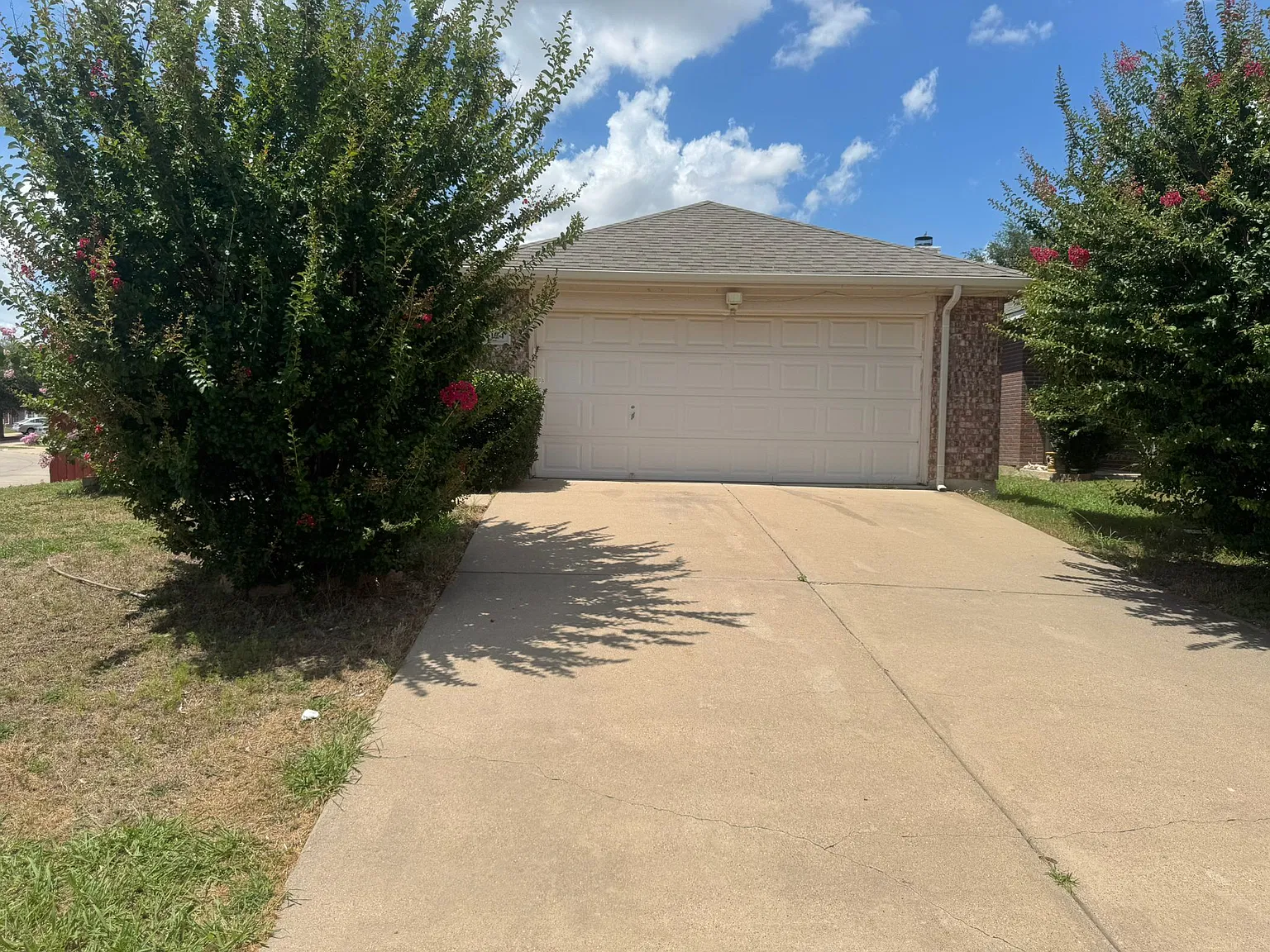 3 bed, 1398 sqft, $2,350 — Photo 1