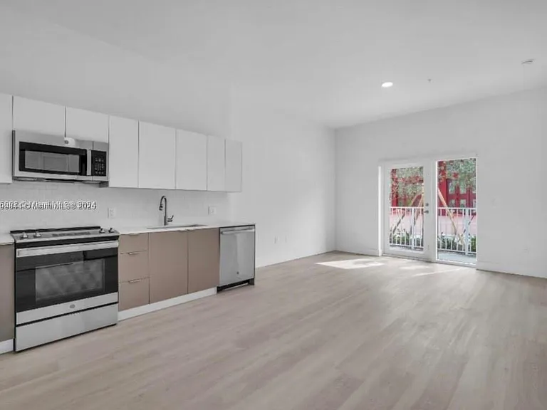 501 N Dixie Hwy #C101 — Photo 2